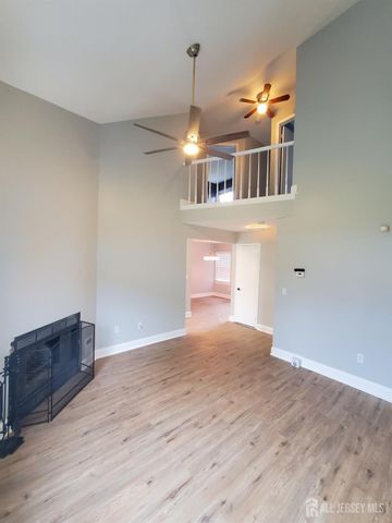 102 Lawrence Lane 28, New Brunswick, NJ 08901