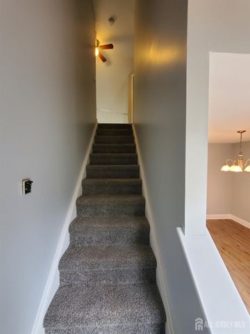102 Lawrence Lane 28, New Brunswick, NJ 08901