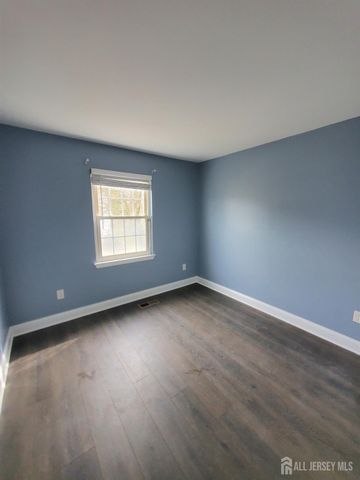 102 Lawrence Lane 28, New Brunswick, NJ 08901