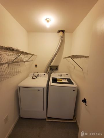 102 Lawrence Lane 28, New Brunswick, NJ 08901