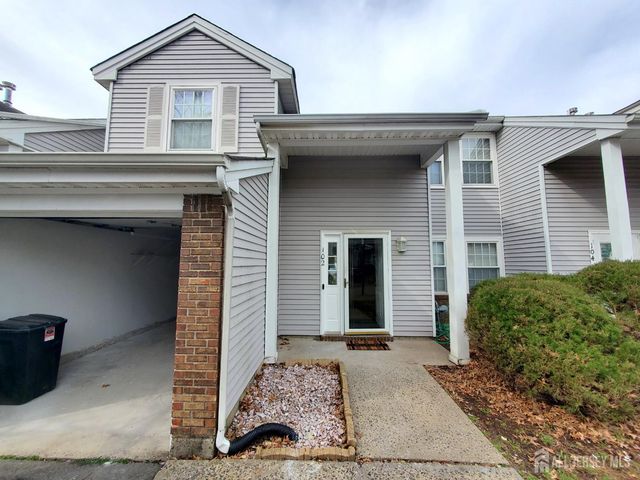102 Lawrence Lane 28, New Brunswick, NJ 08901