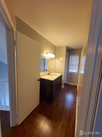 102 Lawrence Lane 28, New Brunswick, NJ 08901
