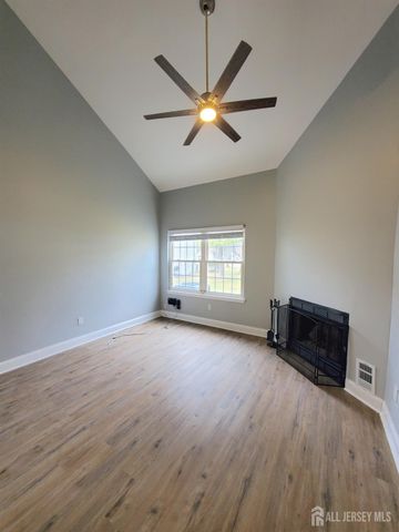 102 Lawrence Lane 28, New Brunswick, NJ 08901