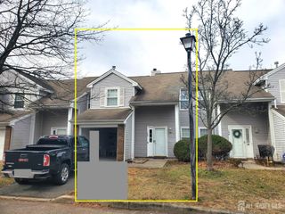 102 Lawrence Lane 28, New Brunswick, NJ 08901