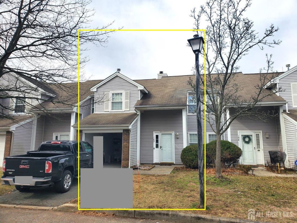 102 Lawrence Lane 28, New Brunswick, NJ 08901