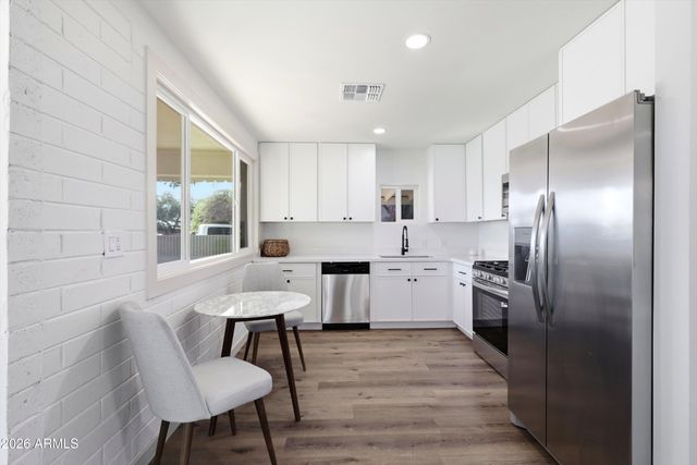 8112 E 1ST Avenue, Mesa, AZ 85208