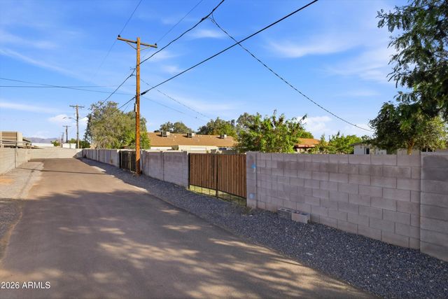 8112 E 1ST Avenue, Mesa, AZ 85208