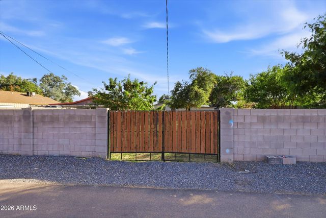 8112 E 1ST Avenue, Mesa, AZ 85208