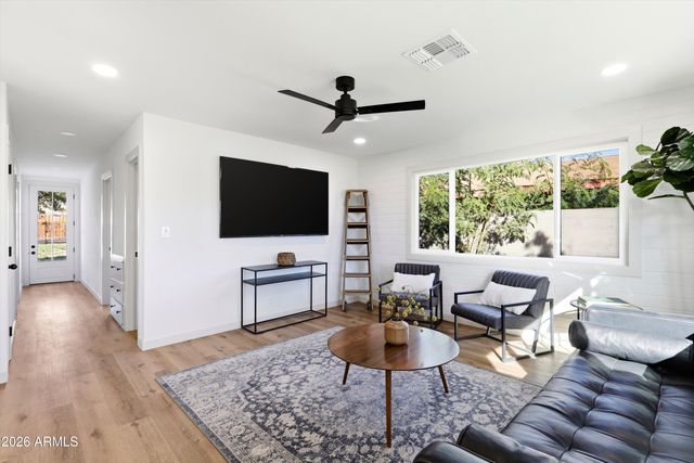 8112 E 1ST Avenue, Mesa, AZ 85208