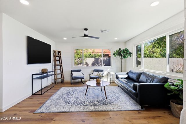 8112 E 1ST Avenue, Mesa, AZ 85208