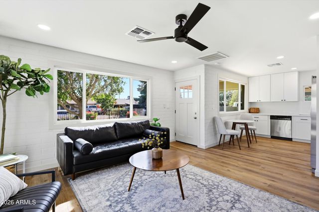 8112 E 1ST Avenue, Mesa, AZ 85208