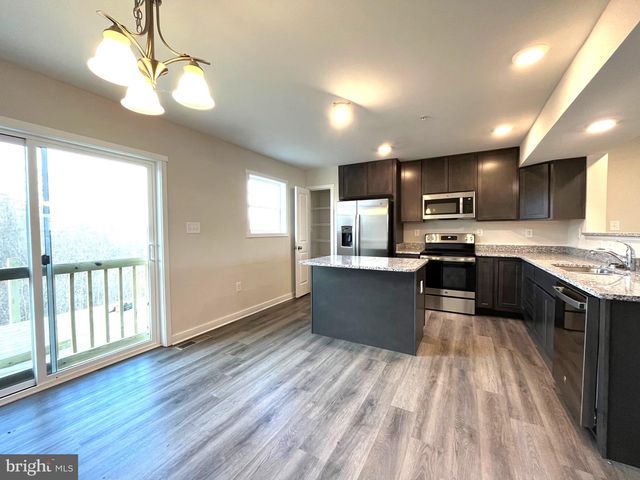 90 MOSES DRIVE, Martinsburg, WV 25405