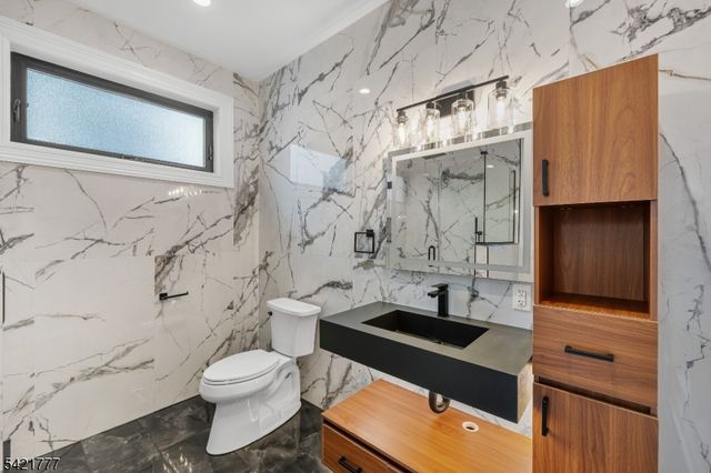 6 E Knollwood Rd, Edison Twp., NJ 08817