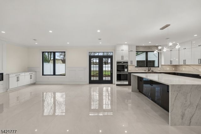 6 E Knollwood Rd, Edison Twp., NJ 08817
