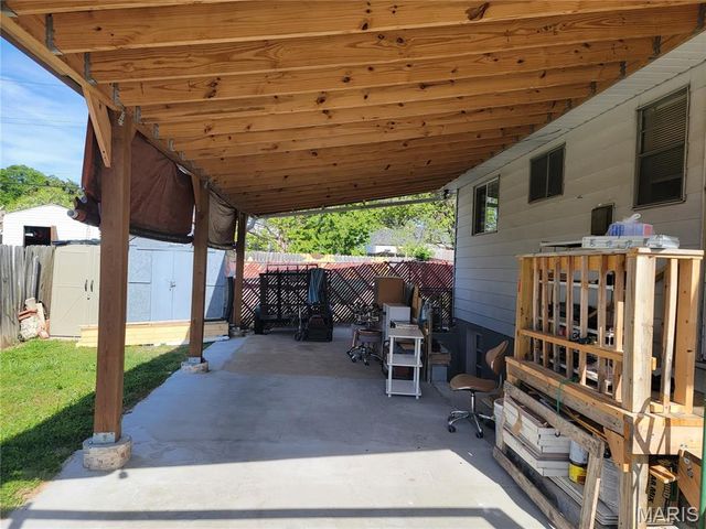 8111 Southpark Court, St Louis, MO 63125