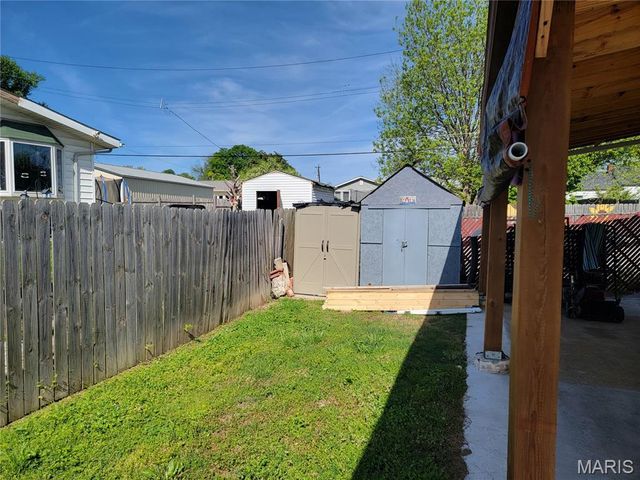 8111 Southpark Court, St Louis, MO 63125