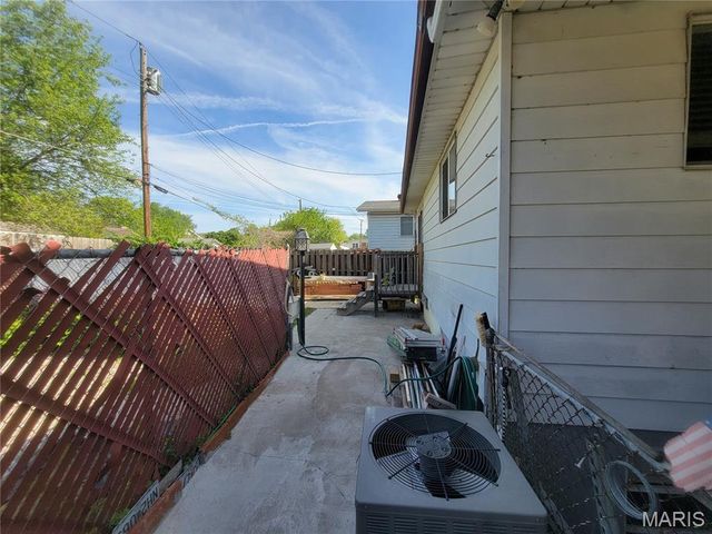 8111 Southpark Court, St Louis, MO 63125