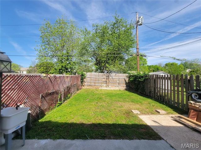 8111 Southpark Court, St Louis, MO 63125