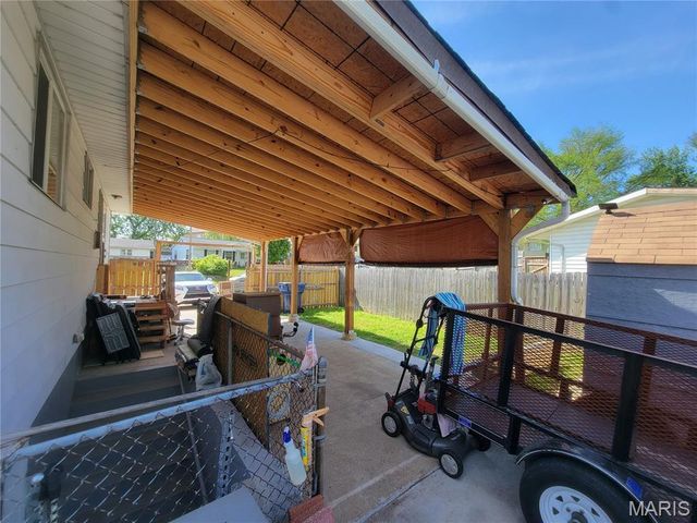 8111 Southpark Court, St Louis, MO 63125