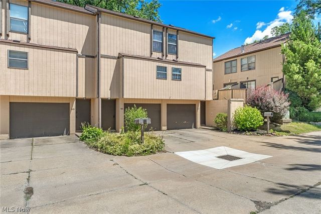 621 Center Avenue, Cuyahoga Falls, OH 44221