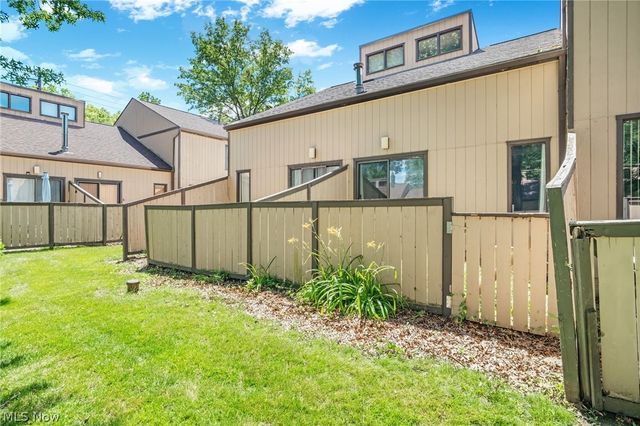 621 Center Avenue, Cuyahoga Falls, OH 44221