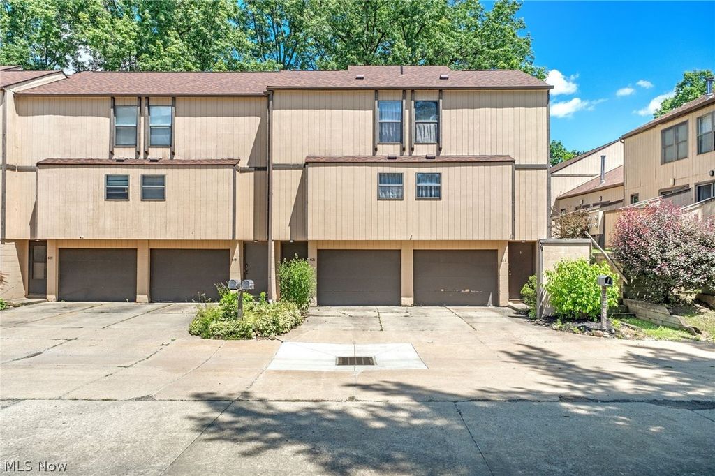 621 Center Avenue, Cuyahoga Falls, OH 44221