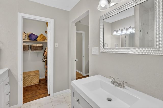 2920 Sharpview Lane, Dallas, TX 75228