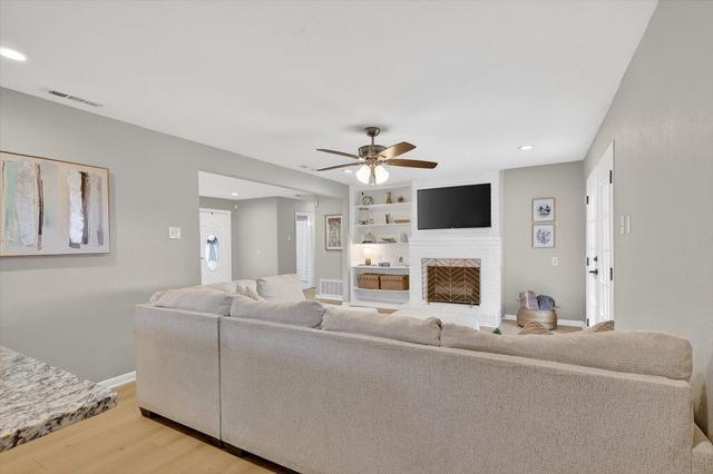 2920 Sharpview Lane, Dallas, TX 75228