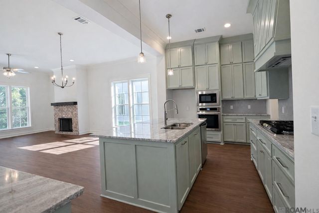 14113 Shore Beck Dr, Baton Rouge, LA 70810