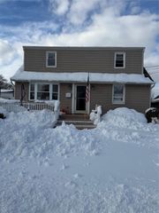 712 7th Street, West Babylon, NY 11704