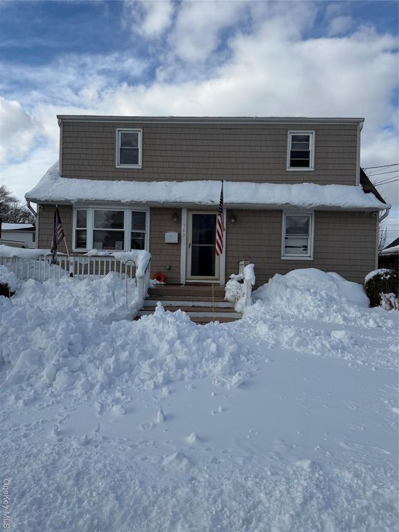 712 7th Street, West Babylon, NY 11704