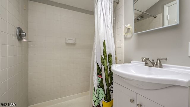 13 Parkway West, Caldwell Boro Twp., NJ 07006