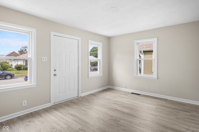 113 S 8th Avenue, Beech Grove, IN 46107