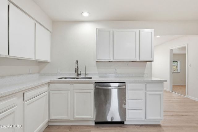 612 W FARMDALE Avenue, Mesa, AZ 85210