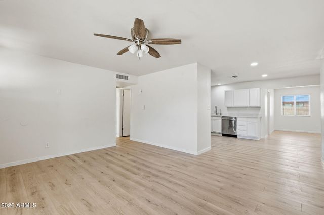 612 W FARMDALE Avenue, Mesa, AZ 85210