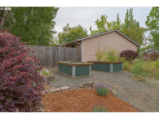 1801 Sw TAMARACK St, Mc Minnville, OR 97128