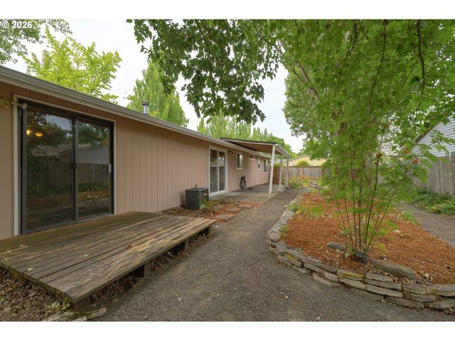 1801 Sw TAMARACK St, Mc Minnville, OR 97128