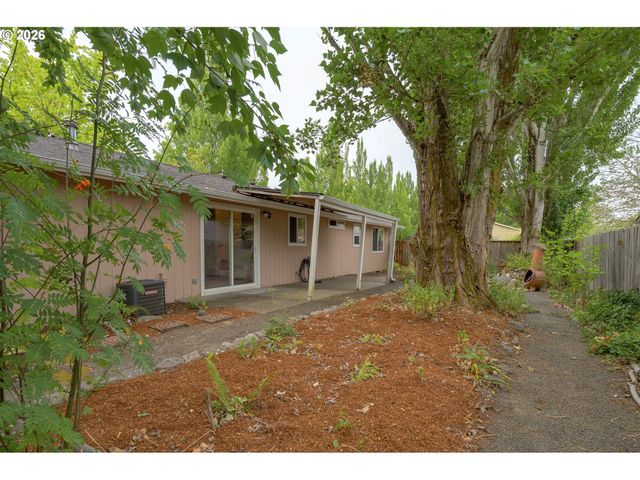 1801 Sw TAMARACK St, Mc Minnville, OR 97128