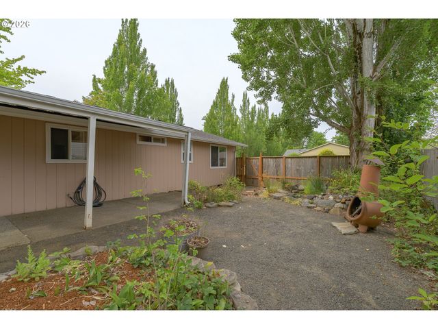 1801 Sw TAMARACK St, Mc Minnville, OR 97128