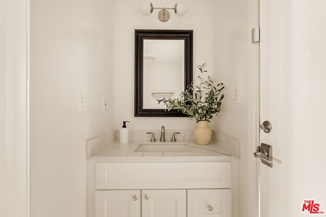 5124 S Corning Avenue, Los Angeles, CA 90056