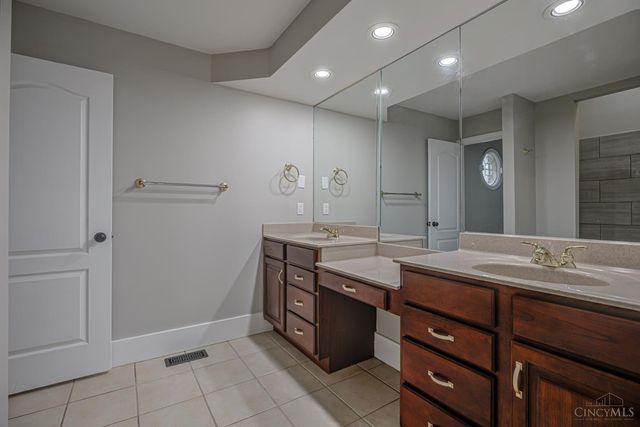 713 Heritage Drive, Trenton, OH 45067