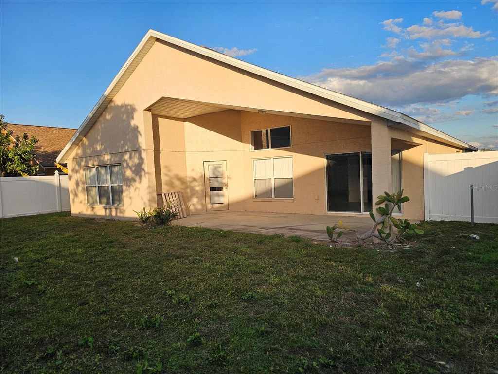 Image 2 of property listing at 8270 PEAK AVENUE, Lakeland, FL 33810