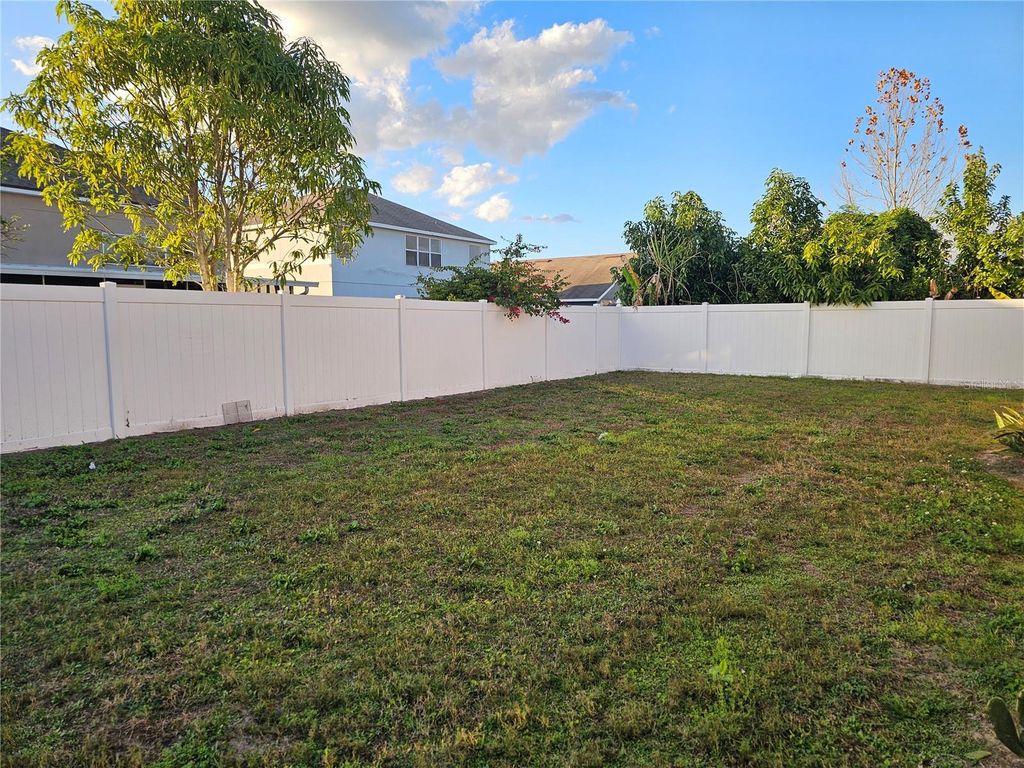 Image 3 of property listing at 8270 PEAK AVENUE, Lakeland, FL 33810