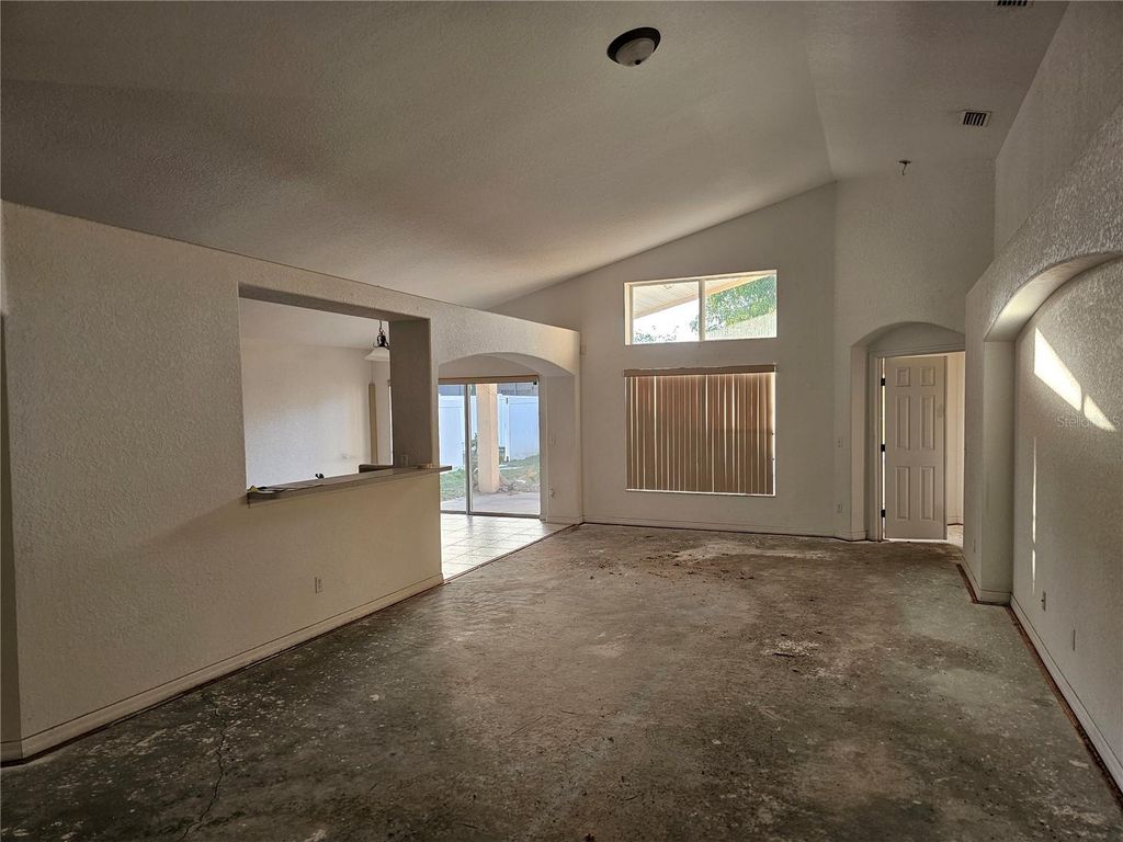 Image 6 of property listing at 8270 PEAK AVENUE, Lakeland, FL 33810