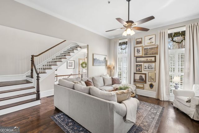 709 Hammond Drive, Woodstock, GA 30188