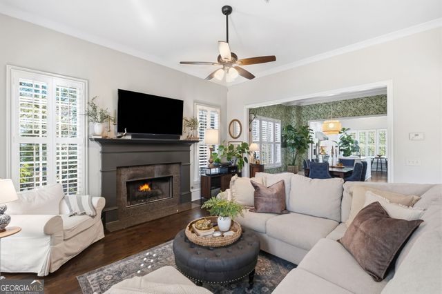 709 Hammond Drive, Woodstock, GA 30188