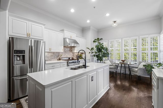 709 Hammond Drive, Woodstock, GA 30188