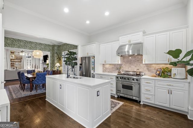 709 Hammond Drive, Woodstock, GA 30188