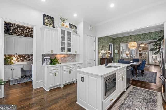 709 Hammond Drive, Woodstock, GA 30188