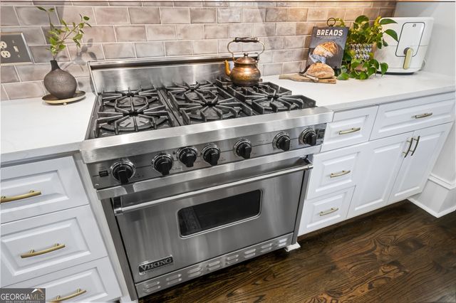 709 Hammond Drive, Woodstock, GA 30188